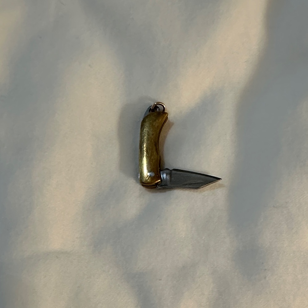 Tiny pocketknife pendant